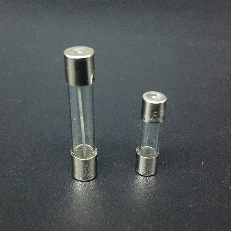 Size comparison of two glass fuse lengths included in the Auto Glass Fuse Kit