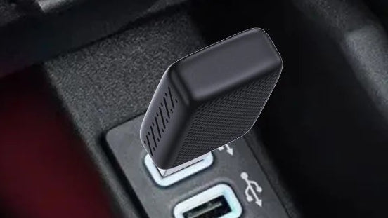 Step-by-step guide on how to use a car multimedia system with smartphone connectivity.