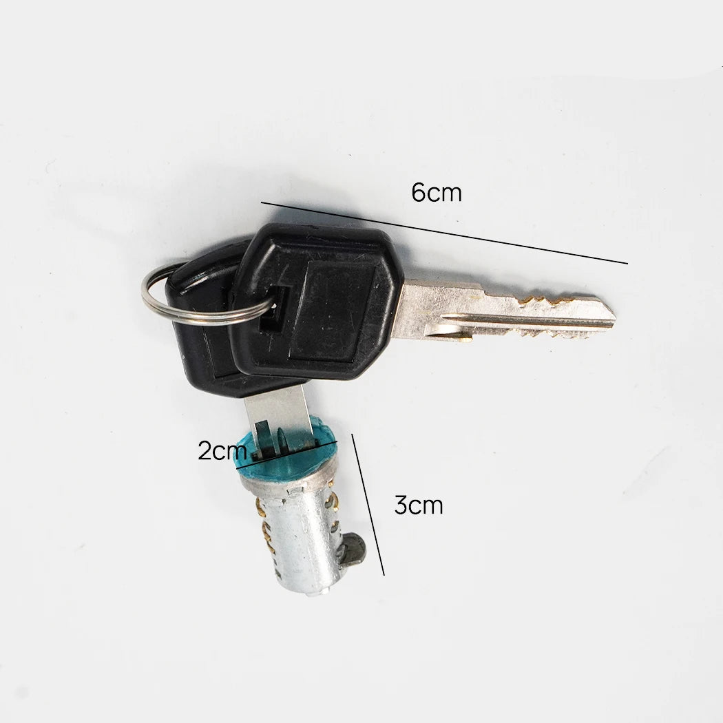 Close-up of the 3-Point Caravan Door Lock barrel and two keys on a ring, with barrel diameter and key length measurements.